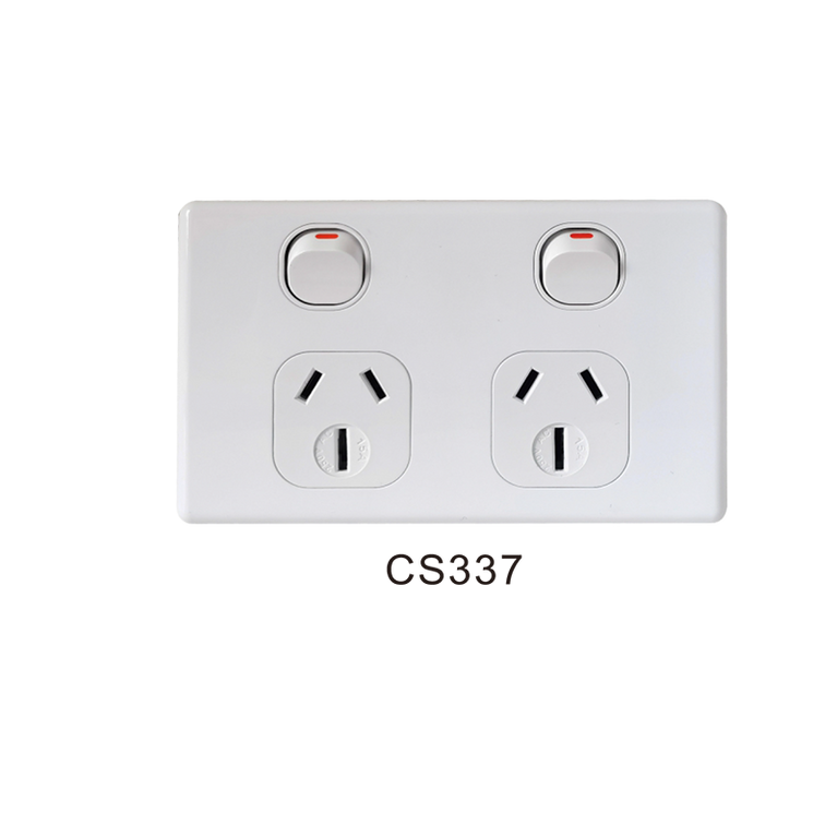 CLASSIC 双联通用电源插座 15A 